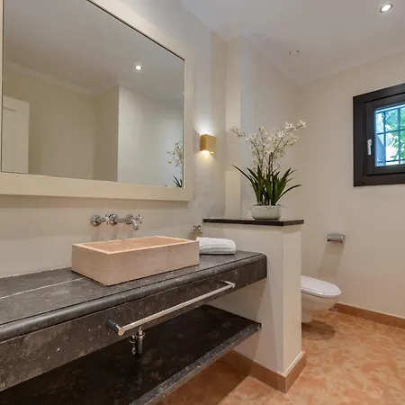 Spacious 5 Bdrm Golfer's With Gym And Sauna Estepona