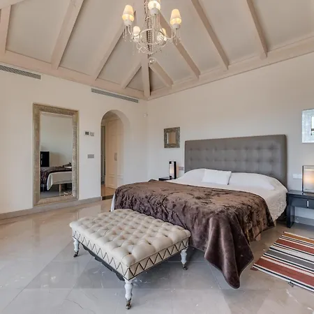 Spacious 5 Bdrm Golfer's With Gym And Sauna Apartment Estepona