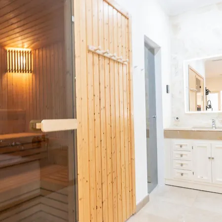 Spacious 5 Bdrm Golfer's With Gym And Sauna *