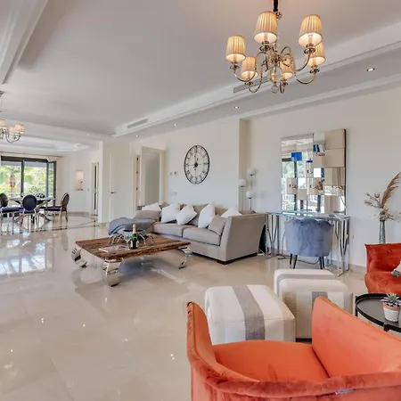Spacious 5 Bdrm Golfer's With Gym And Sauna Apartment Estepona