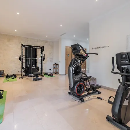 Spacious 5 Bdrm Golfer's With Gym And Sauna
