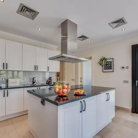 Spacious 5 Bdrm Golfer's With Gym And Sauna Apartment Estepona