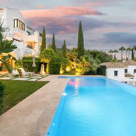 Spacious 5 Bdrm Golfer's With Gym And Sauna Apartment
