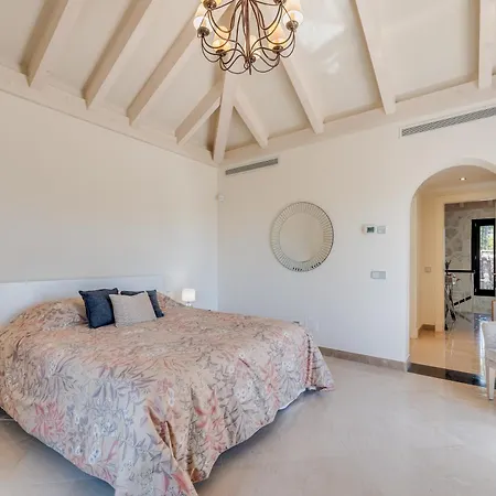 Spacious 5 Bdrm Golfer's With Gym And Sauna
