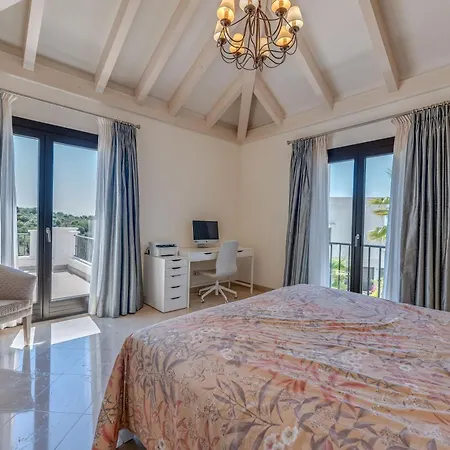 Apartment Spacious 5 Bdrm Golfer's With Gym And Sauna