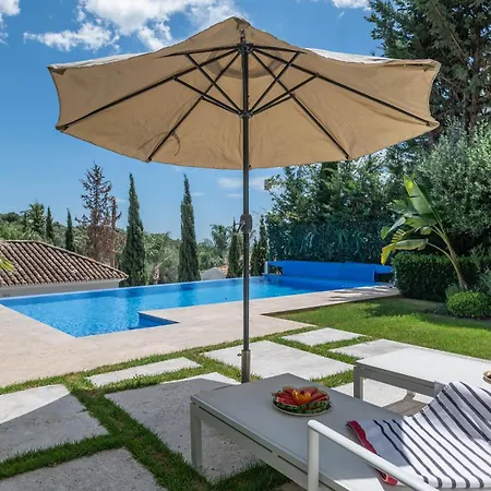 Spacious 5 Bdrm Golfer's With Gym And Sauna Apartment