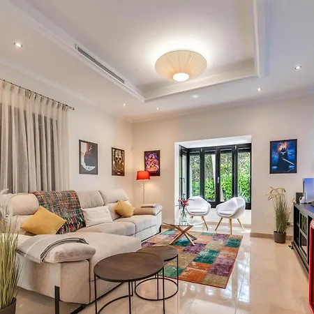 Spacious 5 Bdrm Golfer's With Gym And Sauna Apartment *